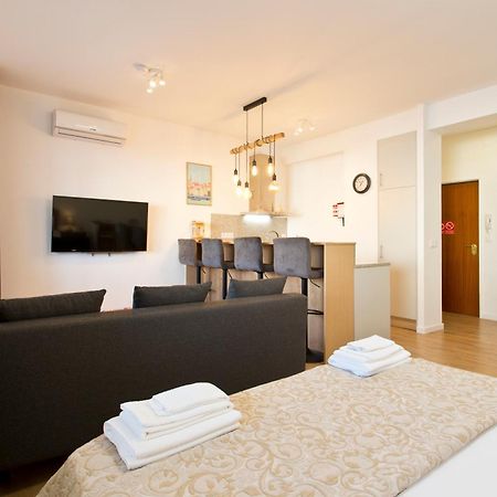 Casa Roberto - Studio Apartment, Lift, Ac, Car Parking - Extra Порту Екстер'єр фото