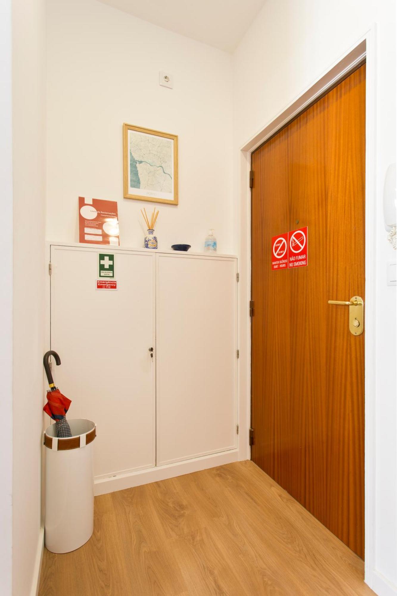 Casa Roberto - Studio Apartment, Lift, Ac, Car Parking - Extra Порту Екстер'єр фото